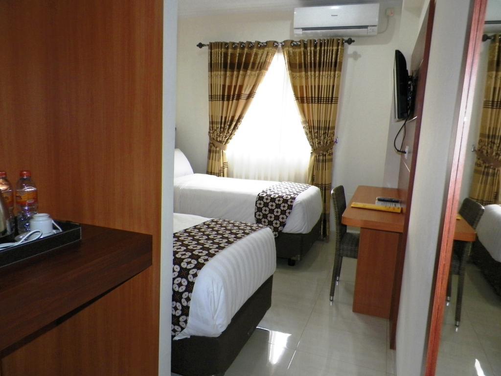 Maranatha Grand Hotel Jogyakarta Pokój zdjęcie